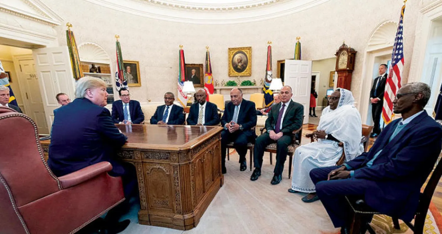 جانب من اجتماع ترمب بوزراء الخارجية والموارد المائية لمصر والسودان وإثيوبيا حول سد النهضة في واشنطن أول من أمس (حساب المتحدث باسم الخارجية المصرية)