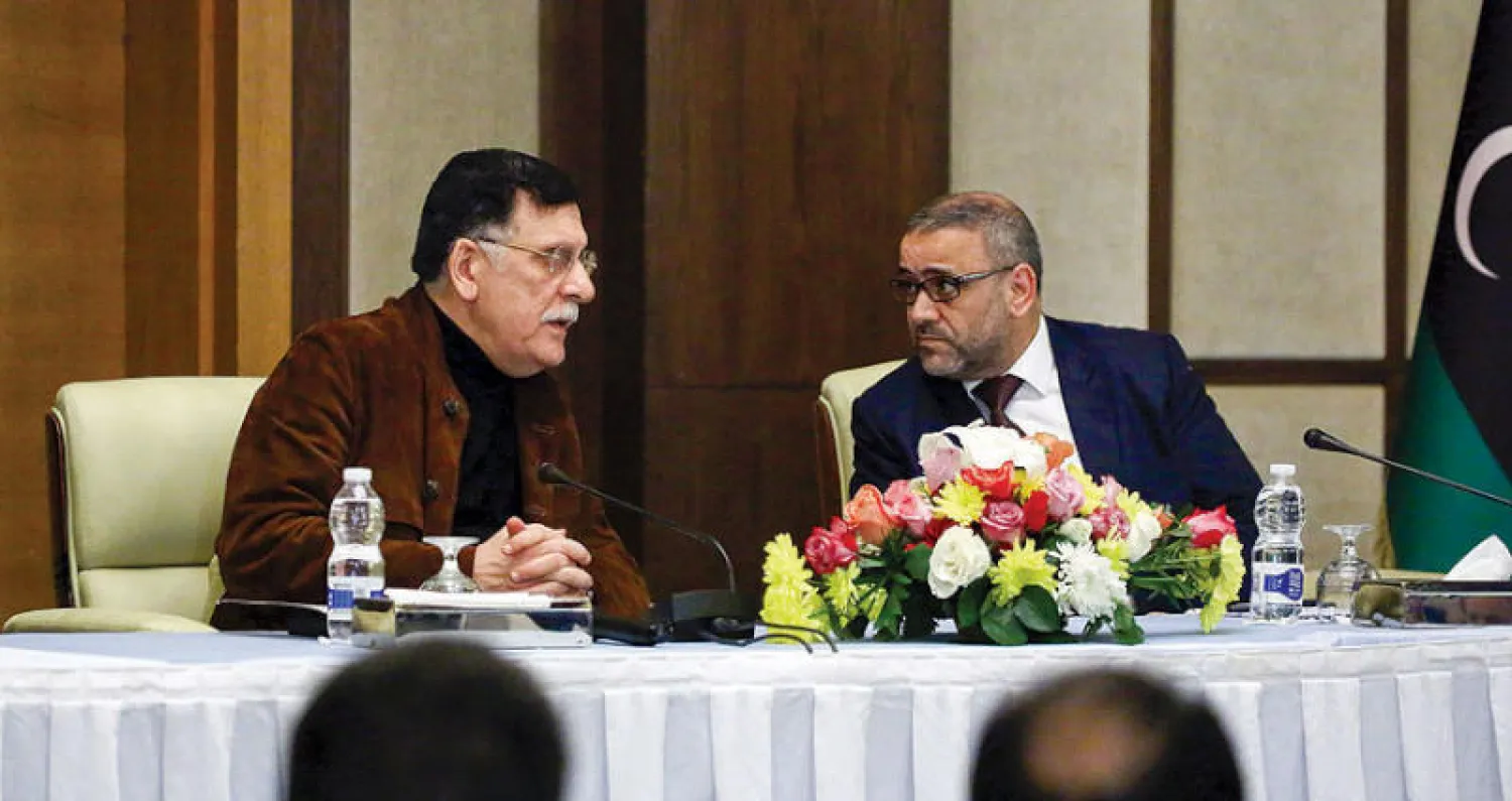 رئيس حكومة الوفاق فائز السراج وخالد المشري رئيس المجلس الأعلى للدولة خلال مؤتمر صحافي في طرابلس أمس (أ.ف.ب)