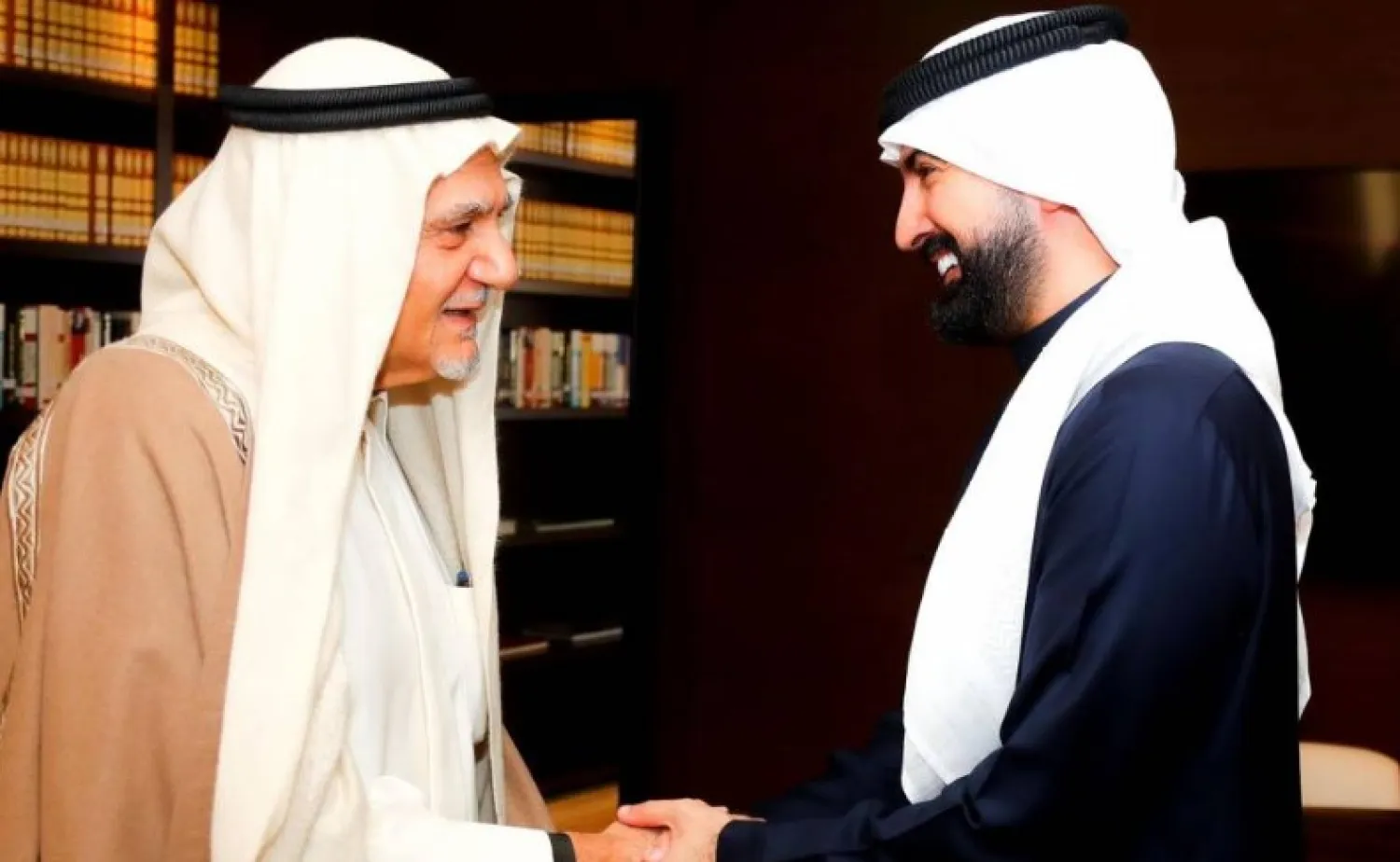 Prens Türki el-Faysal, El-Qabas Genel Yayın Yönetmeni Yardımcısı Abdullah Gazi el-Mudaf’ı ağırladı (Alqabas)