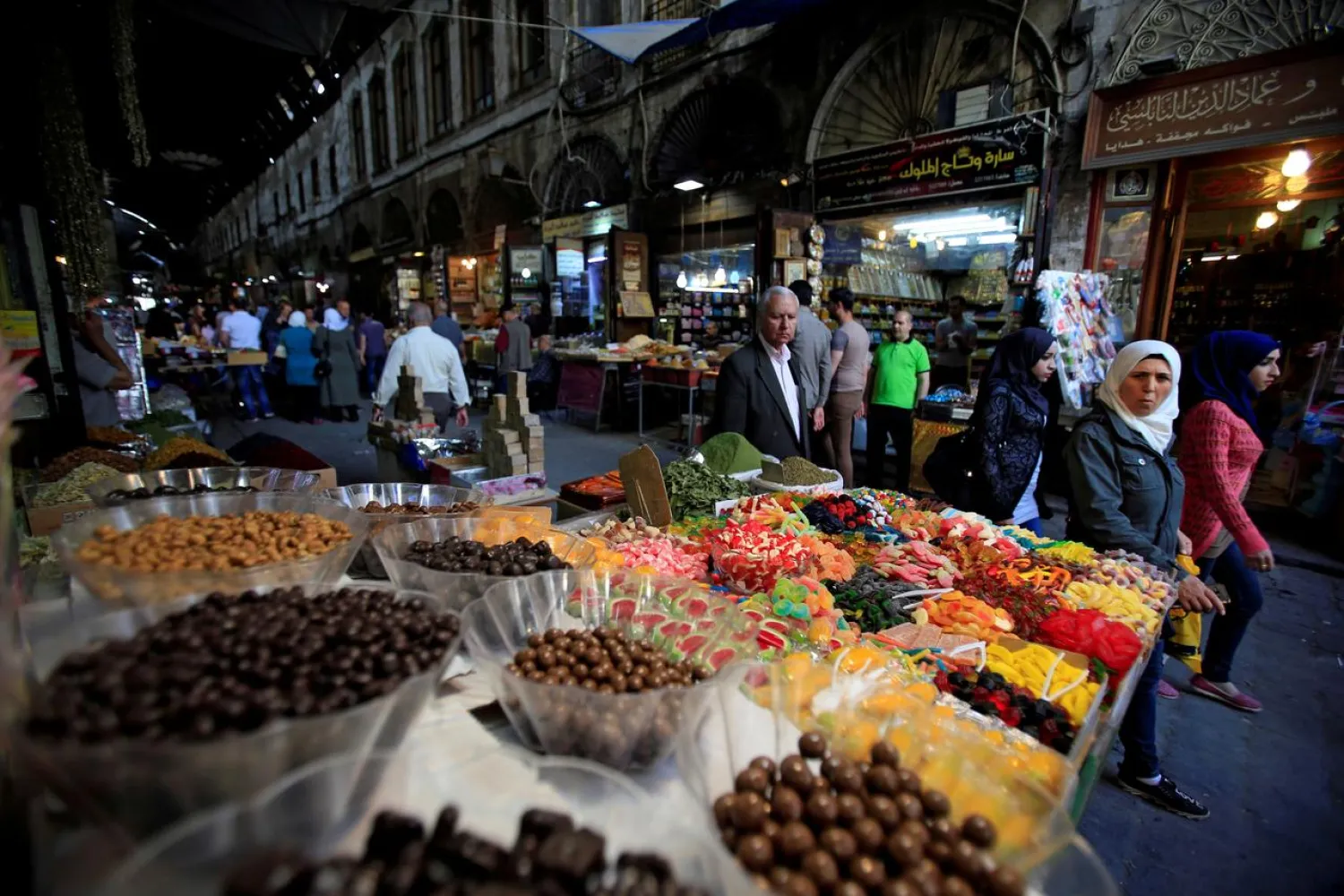 People are seen in the souk in the old city of Damascus, Syria April 17, 2018. REUTERS/Ali Hashisho/File Photo