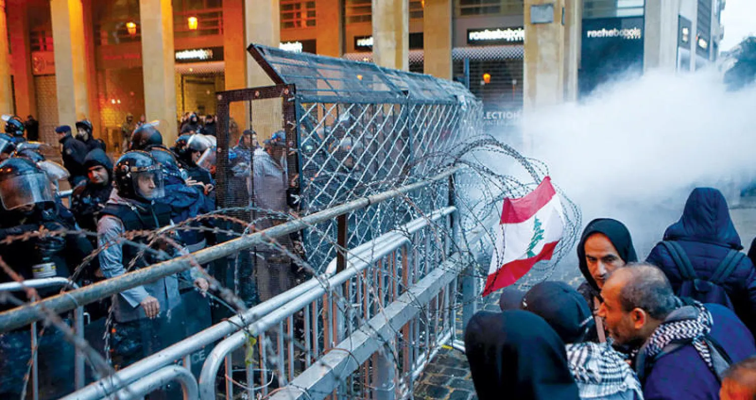 جانب من احتجاجات بيروت أمس (أ.ف.ب)