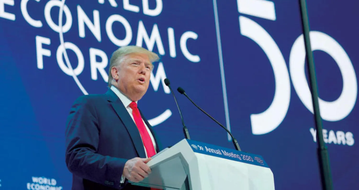الرئيس الأميركي دونالد ترمب في كلمته بإحدى الجلسات الرئيسية في منتدى الاقتصاد العالمي أمس (أ.ف.ب)
الناشطة السويدية الشابة غريتا ثونبيرغ تعتلي منصة دافوس لإلقاء كلمة أمس (أ.ف.ب)