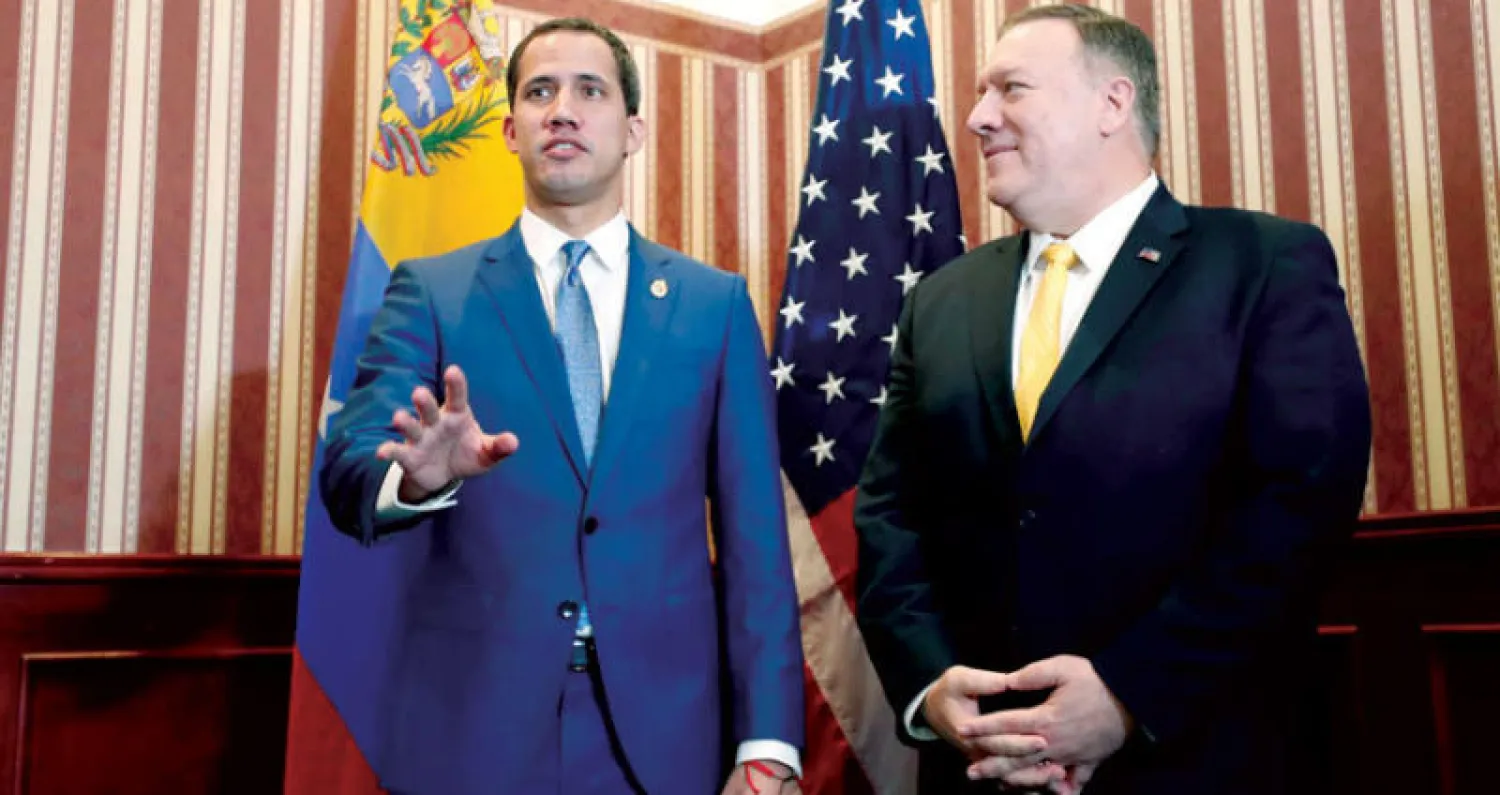 خلال قمة مكافحة الإرهاب في بوغوتا اجتمع غوايدو بوزير الخارجية الأميركي مايك بومبيو (إ.ب.أ)