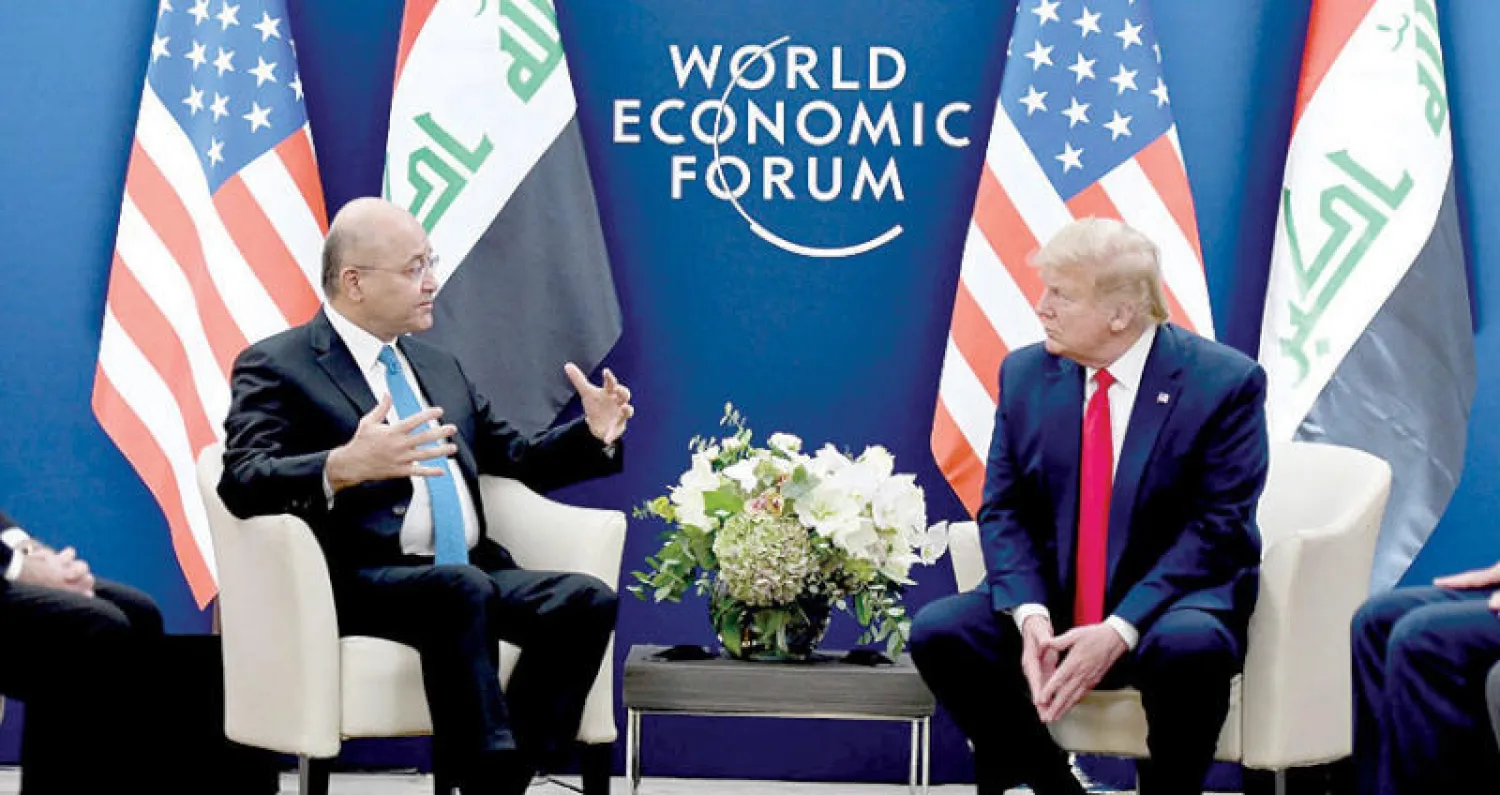 الرئيس الأميركي دونالد ترمب والرئيس العراقي برهم صالح خلال اجتماعهما على هامش منتدى دافوس أمس (رويترز)