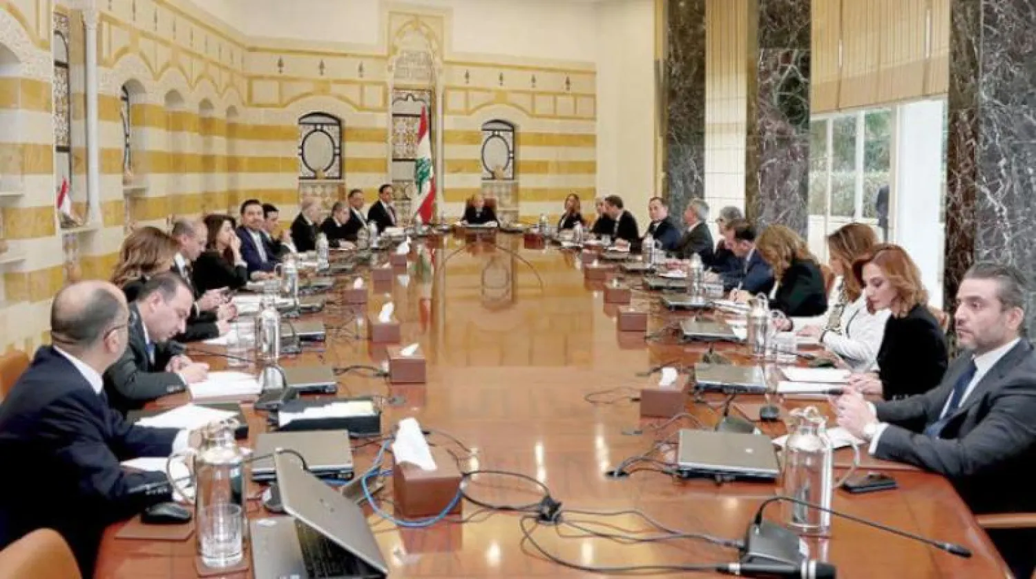 الرئيس اللبناني ميشال عون مترئساً الاجتماع الأول للحكومة (دالاتي ونهرا)