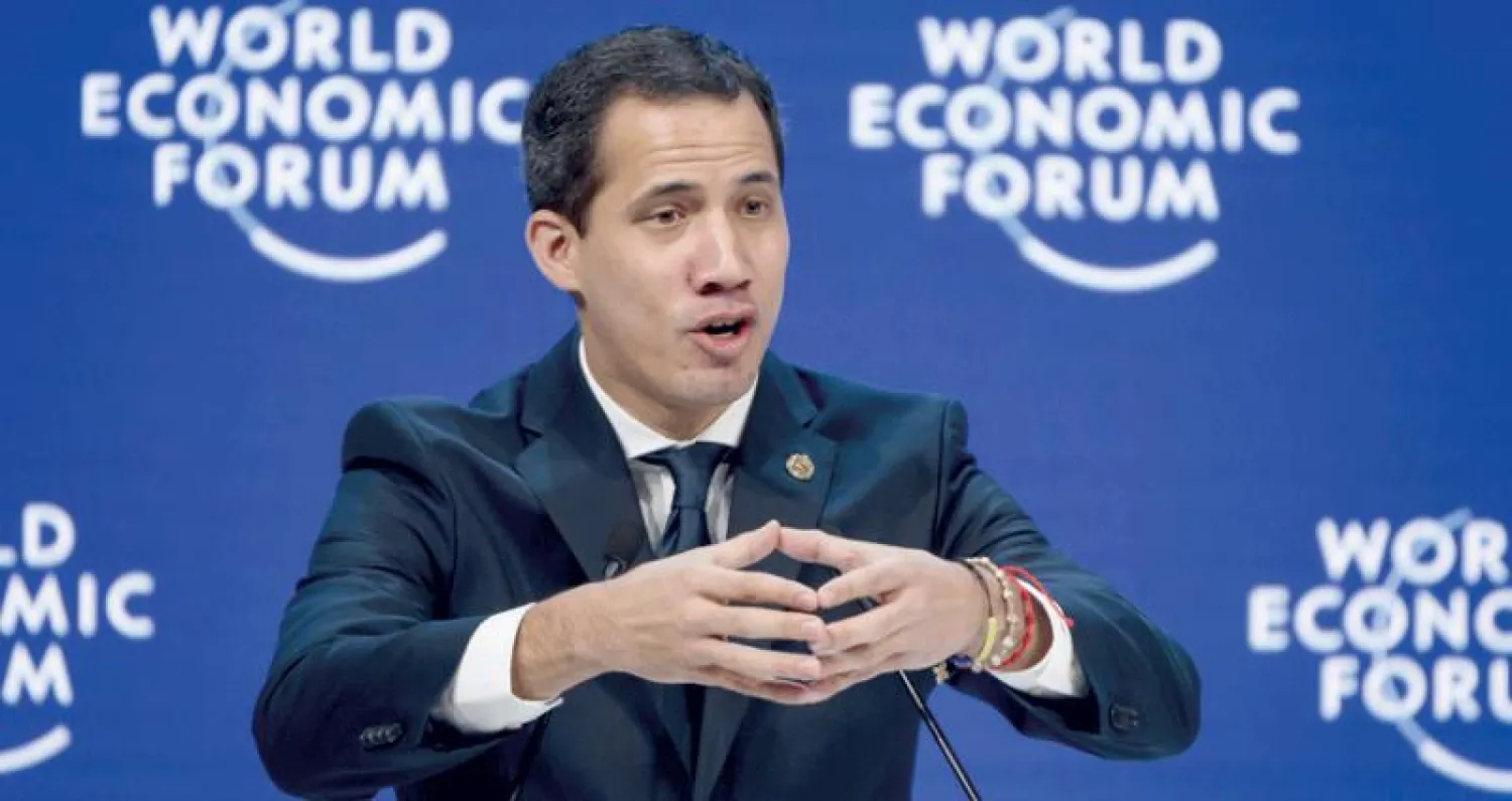 زعيم المعارضة في فنزويلا خوان غوايدو ناشد قادة العالم في منتدى دافوس عدم التخلي عن بلاده (أ.ف.ب)