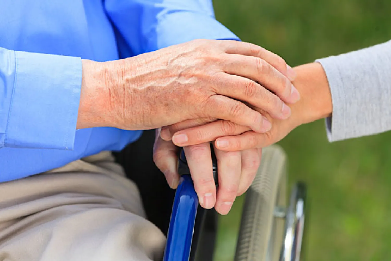 الناجون من المحرقة يعانون الفقر والإهمال