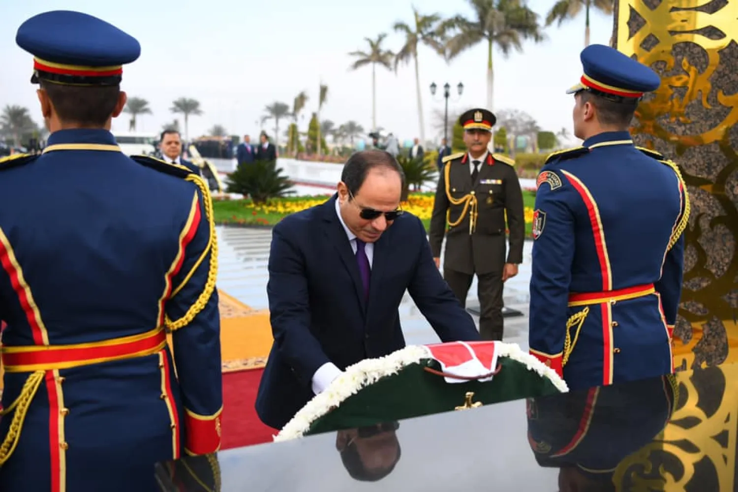 President Sisi lays a wreath at the monument commemorating police martyrs. (Egyptian presidency)