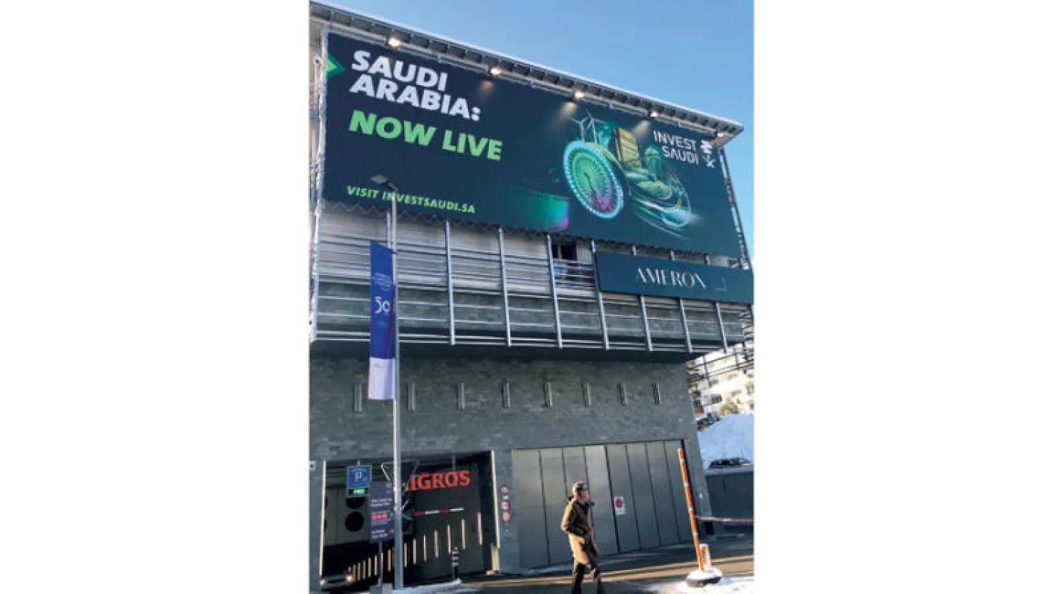 ساهمت الجهات السعودية بشكل لافت في منتدى دافوس... وتظهر أضخم لوحة مشاركة لهيئة الاستثمار السعودية ضمن الفعاليات (الشرق الأوسط)