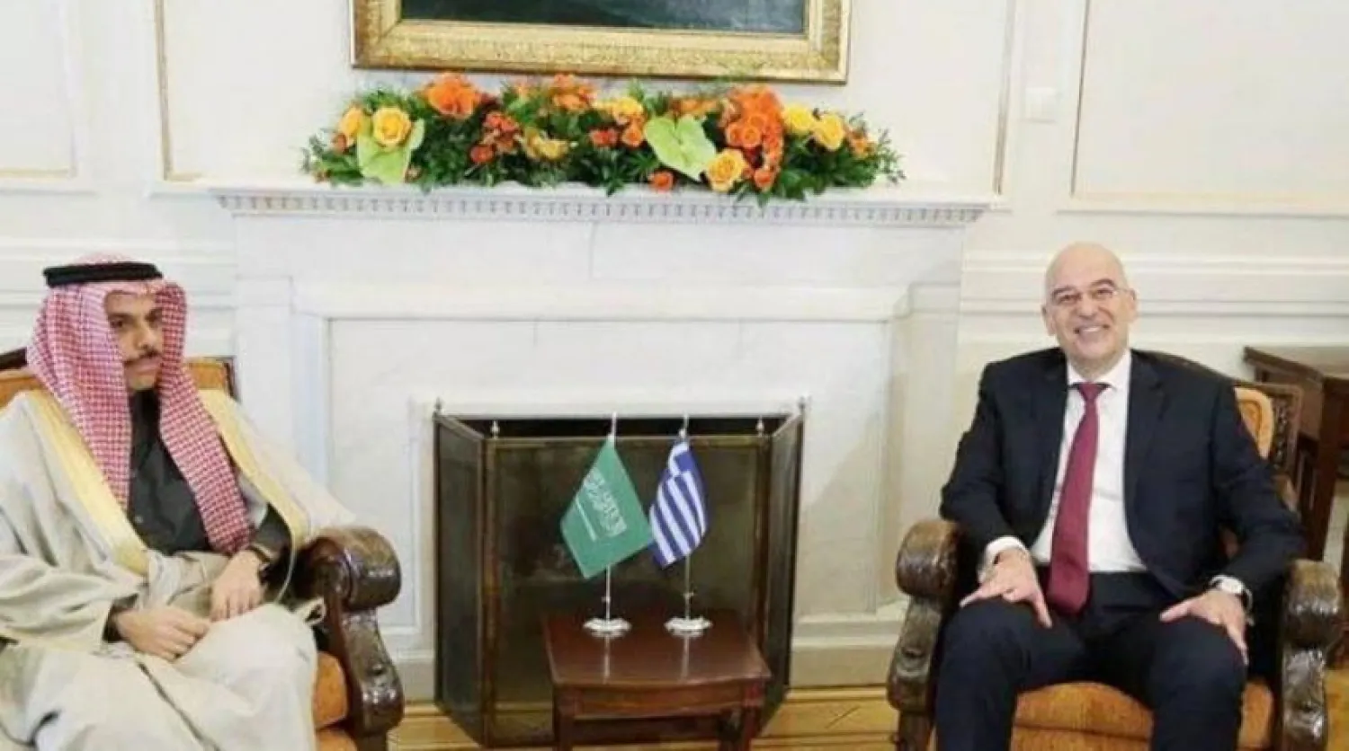 استقبل نيكولاس ذينذياس وزير خارجية الجمهورية اليونانية، في العاصمة أثينا أمس، الأمير فيصل بن فرحان بن عبد الله وزير الخارجية السعودي