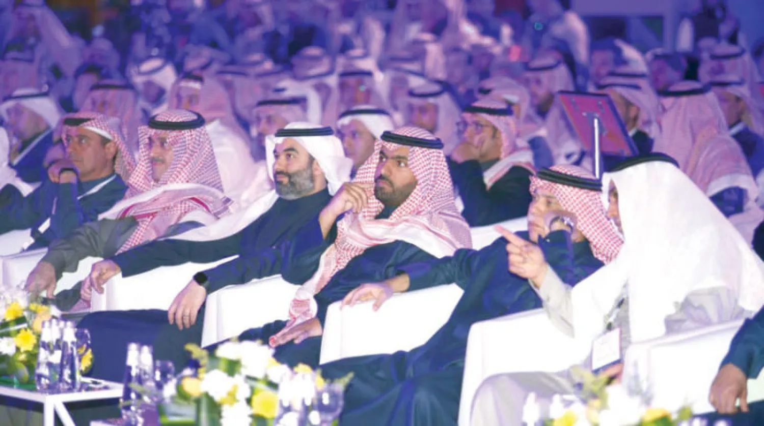 وزير الثقافة السعودي ووزير التجارة والاستثمار وعدد من القيادات السعودية خلال الحفل الختامي لمسابقة «آرتاثون» أمس