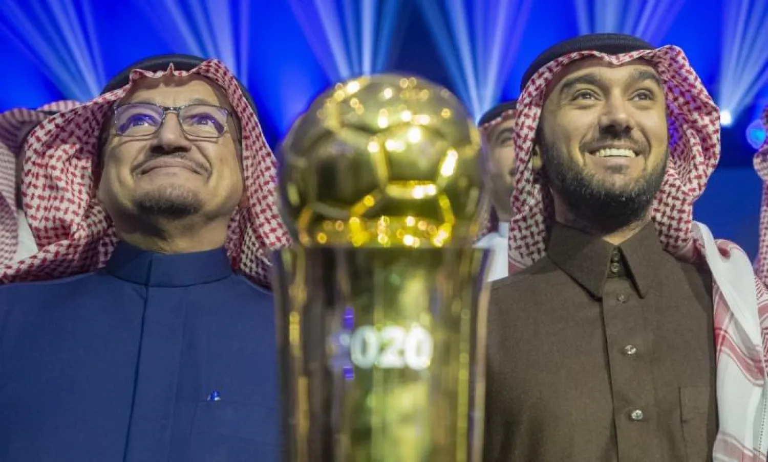 الأمير عبد العزيز بن تركي الفيصل رئيس هيئة الرياضة والدكتور حمد آل الشيخ وزير التعليم خلال تدشينهما دوري المدارس (الشرق الأوسط)