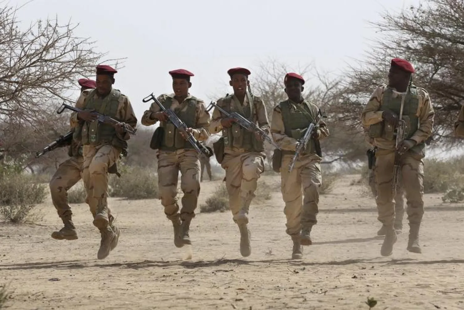 Members of the Mauritanian special forces dance after a training session during Flintlock 2015, a US-led military exercise, in Mao, Chad, February 21, 2015. REUTERS/Emmanuel Braun

