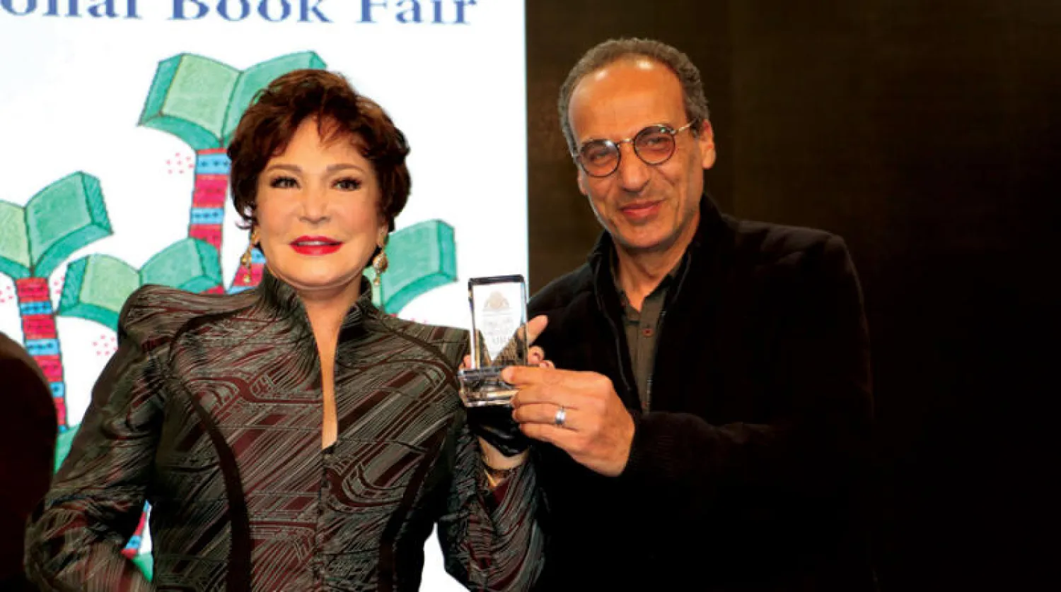 أثناء تكريم الفنانة لبلبة بمعرض القاهرة الدولي للكتاب