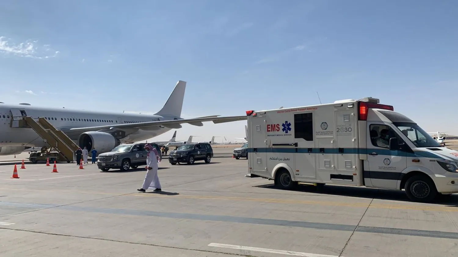 The Ministry of Health personnel receiving Saudi students and taking necessary precautions. Asharq Al-Awsat
