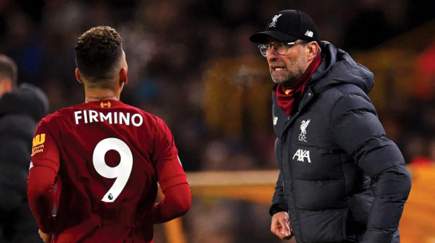 كلوب يحفز مهاجمه فيرمينو للضغط حيث نجحت خطته مع ليفربول (أ.ف.ب)