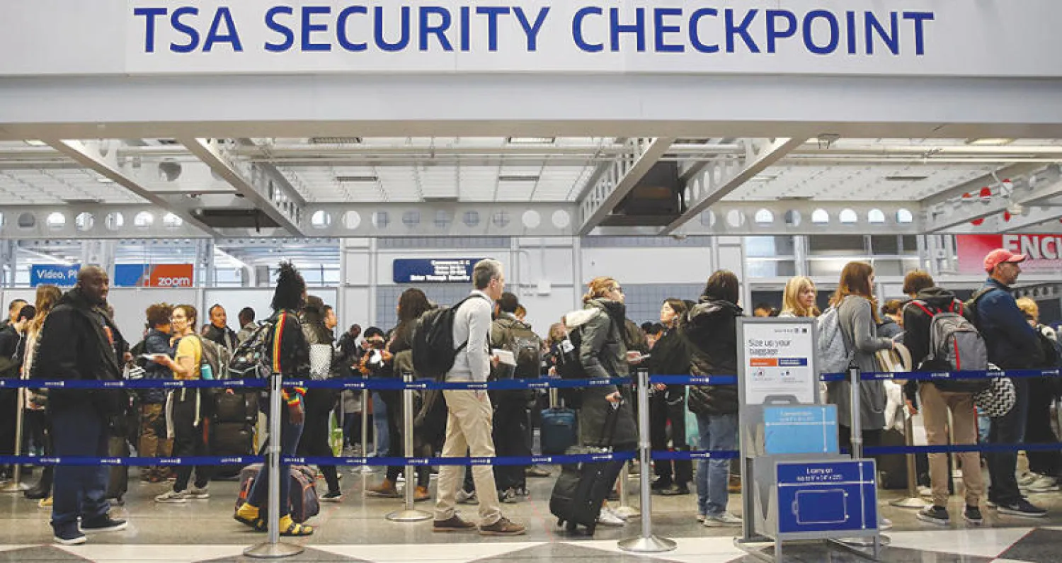 تشهد المطارات الأميركية إجراءات احترازية فائقة بوجه القادمين من الصين (رويترز)