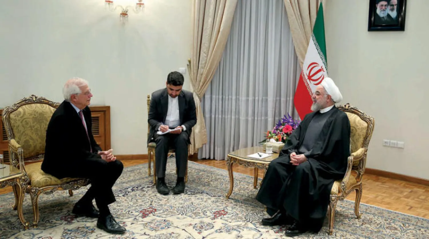 الرئيس الإيراني استقبل مسؤول السياسة الخارجية في الاتحاد الأوروبي في طهران أمس (أ.ف.ب)