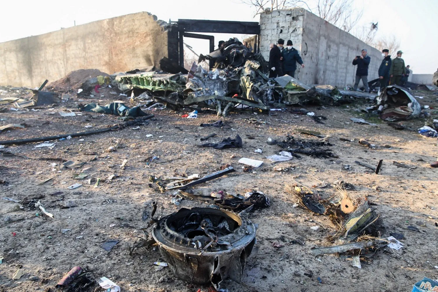 Rescue teams at the scene of the Ukraine plane crash. (Getty Images)