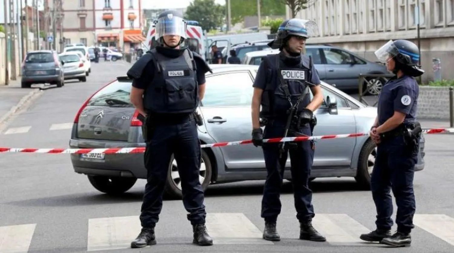 Paris’teki Fransız polis unsurları (Arşiv-Reuters)