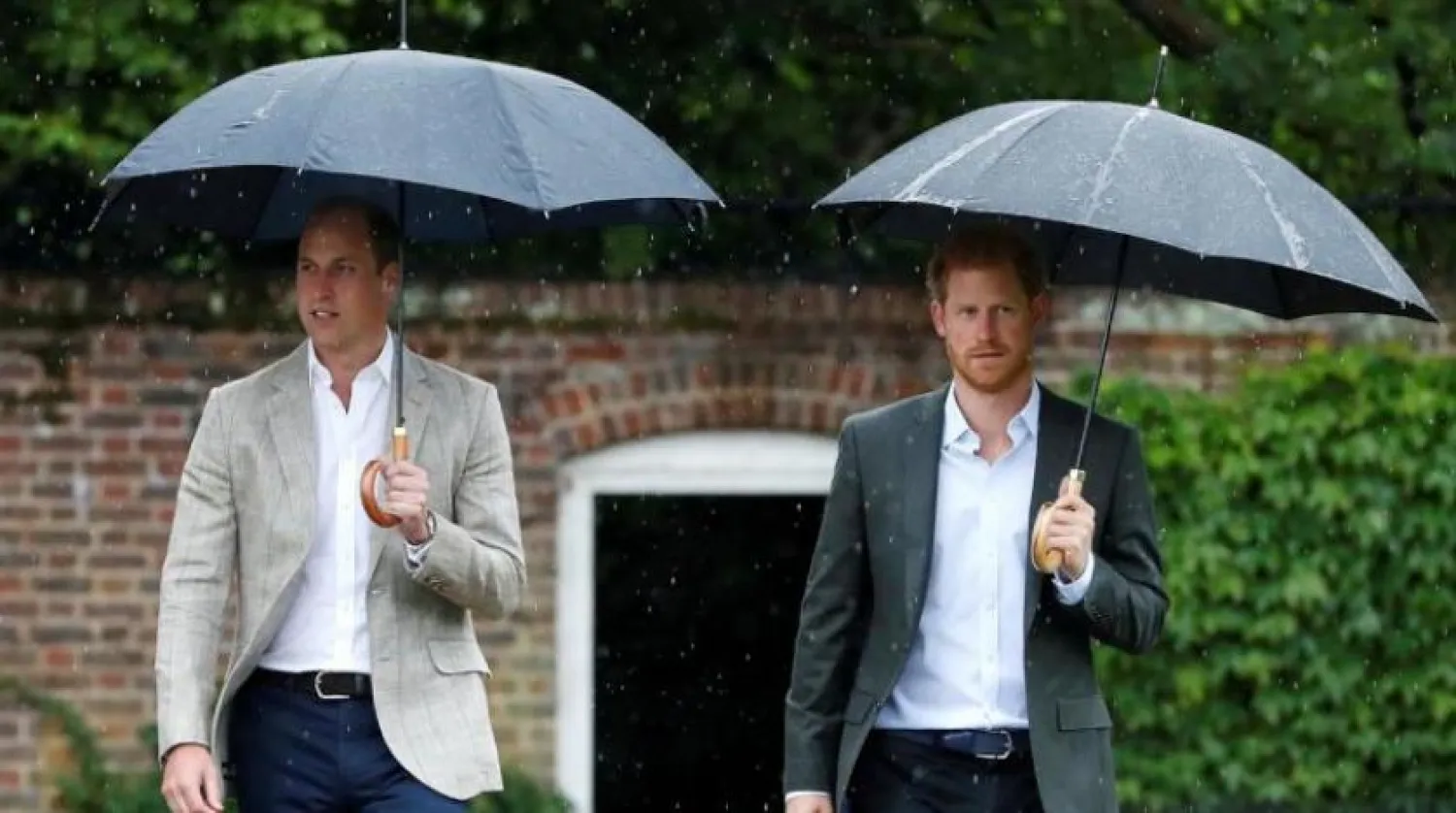 İngiltere Prensleri William (solda) ve Harry (Reuters-Arşiv)