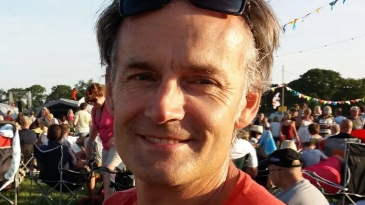 ستيف والش المواطن البريطاني الذي نقل عدوى «الكورونا» لـ11 شخصاً (بي بي سي)