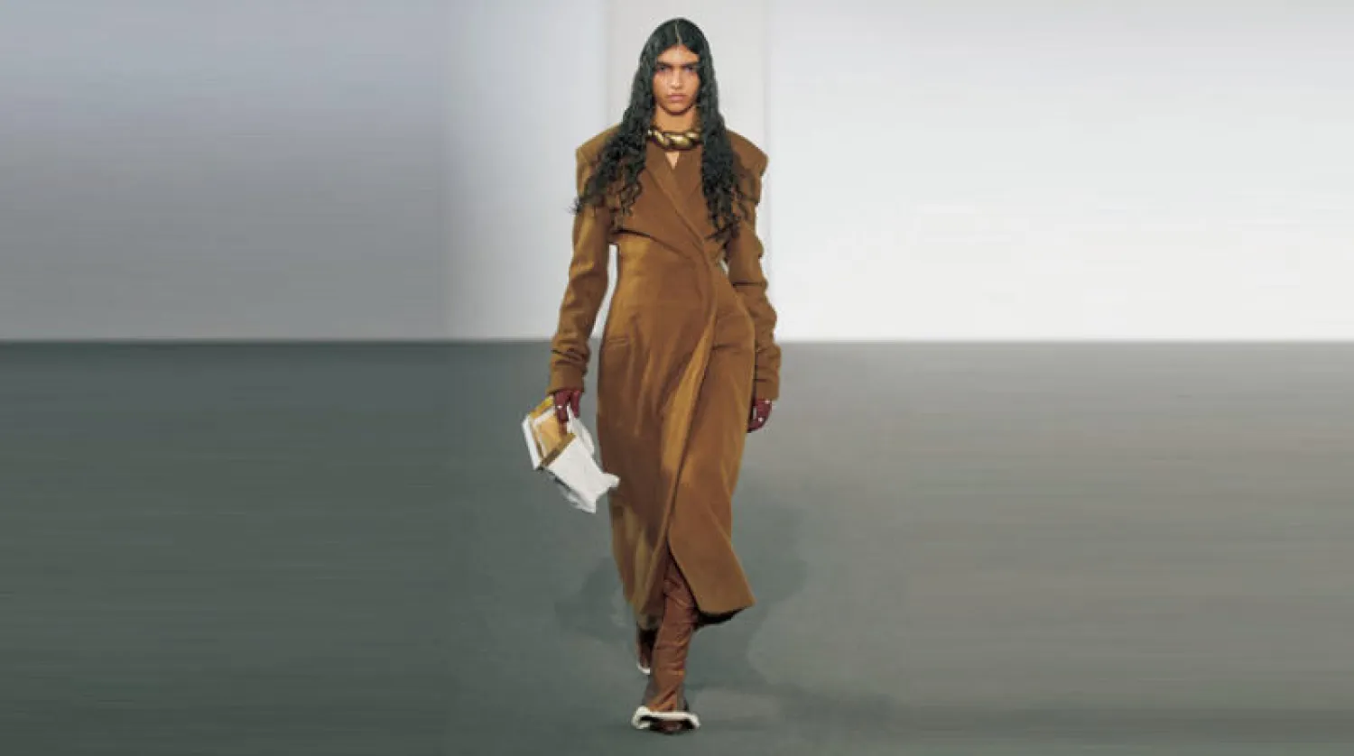 «أكني» ... سويدية تلعب مع الكبار