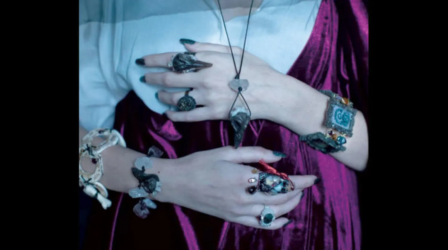 من مجموعتها المستوحاة من الكاتب والشاعر إدغار آلان بو