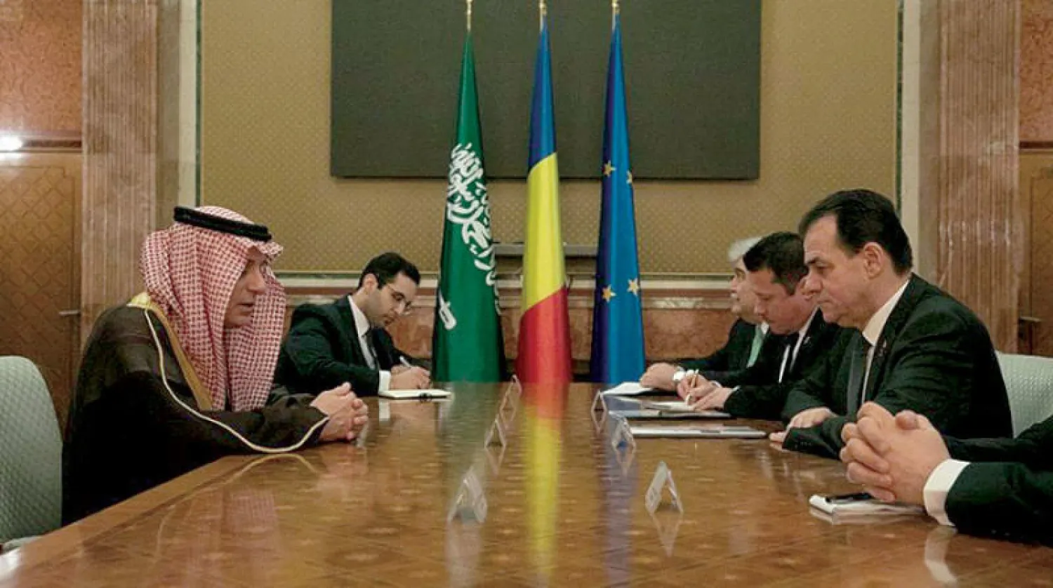 الجبير خلال لقائه رئيس الوزراء الروماني في بوخارست أمس (واس)