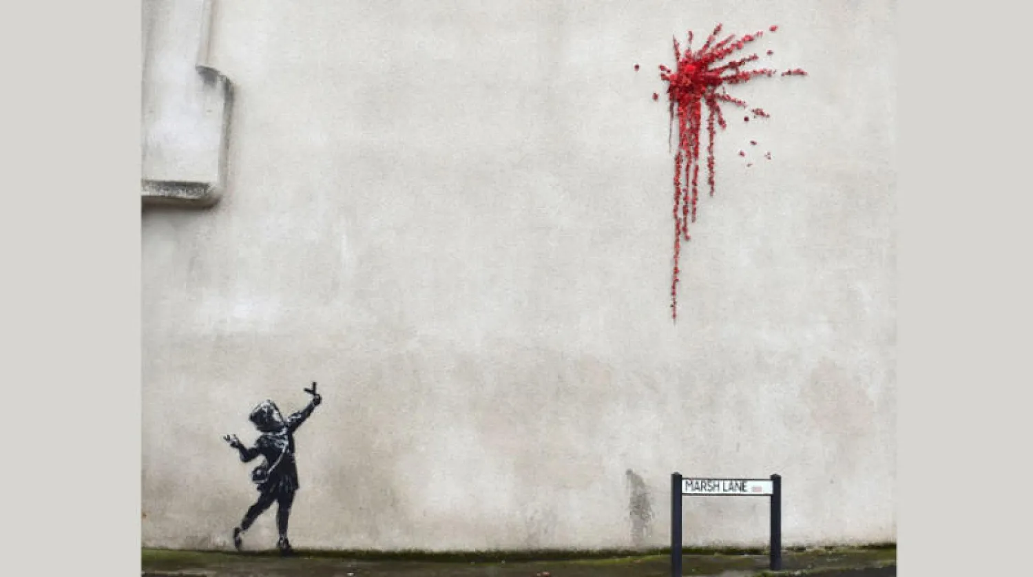 جدارية بانكسي التي ظهرت في بريستول (رويترز)