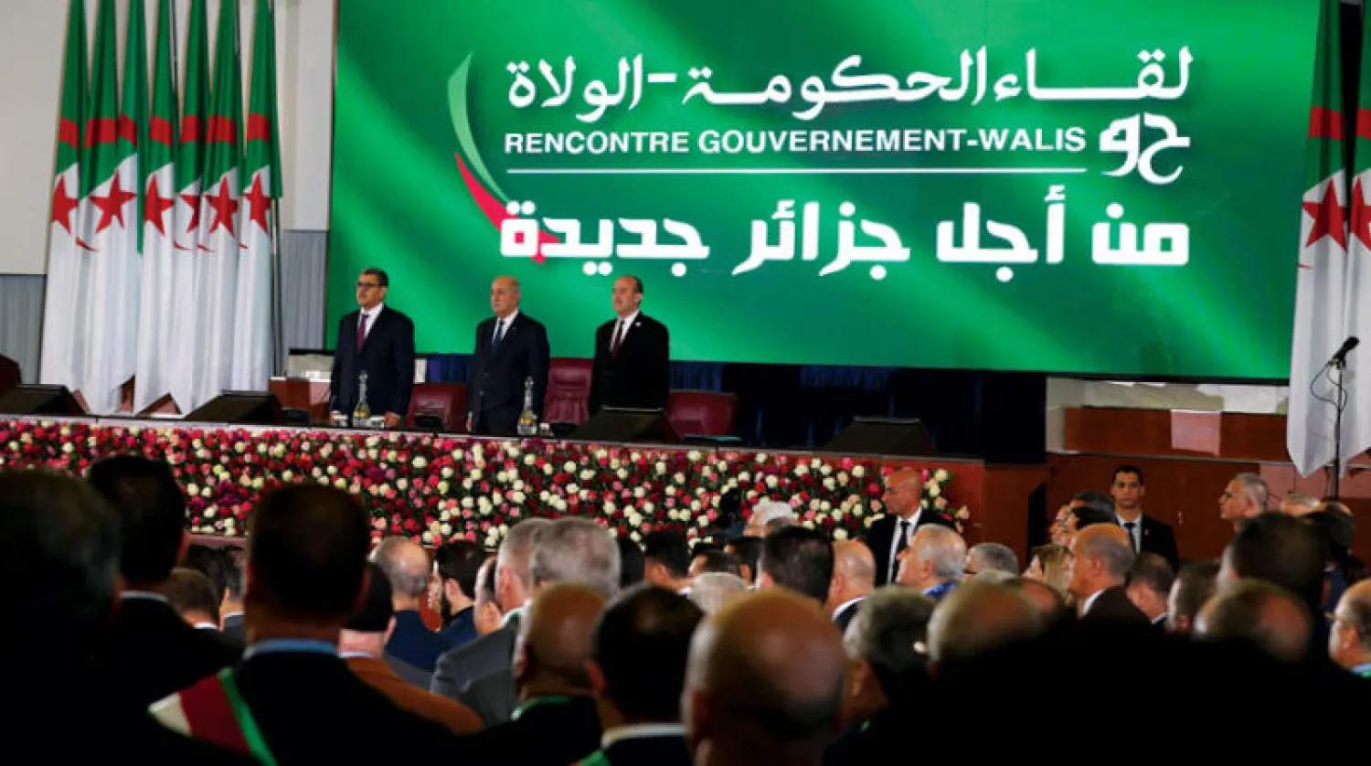 تبون لدى حضوره اجتماع أمس بالعاصمة الجزائرية (إ.ب.أ)