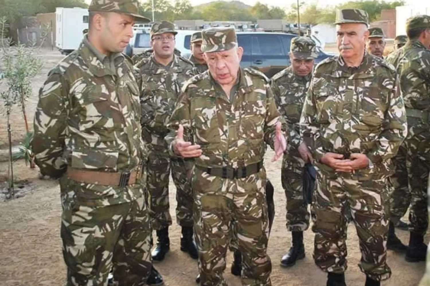 Cezayir Genelkurmay Başkanı, terör gruplarına ‘terör kalıntıları’ demek yerine ‘teröristler ve casusları’ demeyi tercih etti (Cezayir Savunma Bakanlığı)