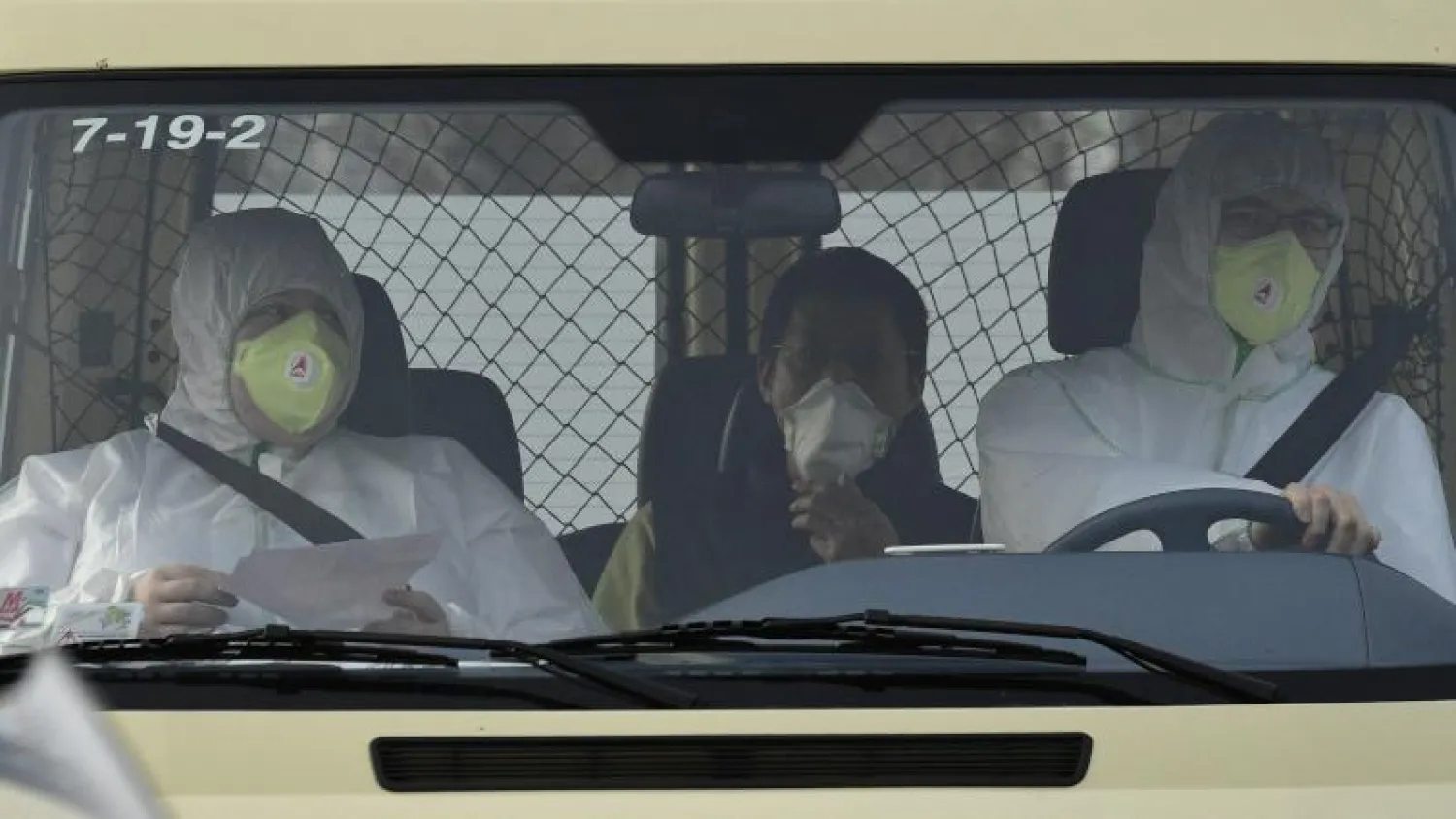 حالة مصابة بكورونا يتم نقلها في ألمانيا (أ.ف.ب)