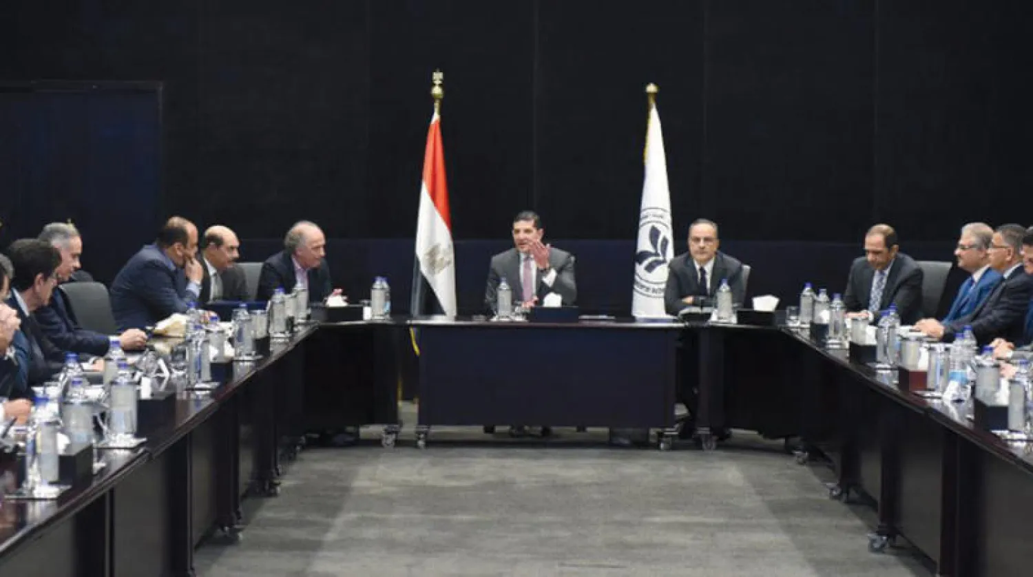 جانب من منتدى المناطق الحرة ودورها في توفير العديد من العوائد الاقتصادية للمجتمع أمس (الشرق الأوسط)