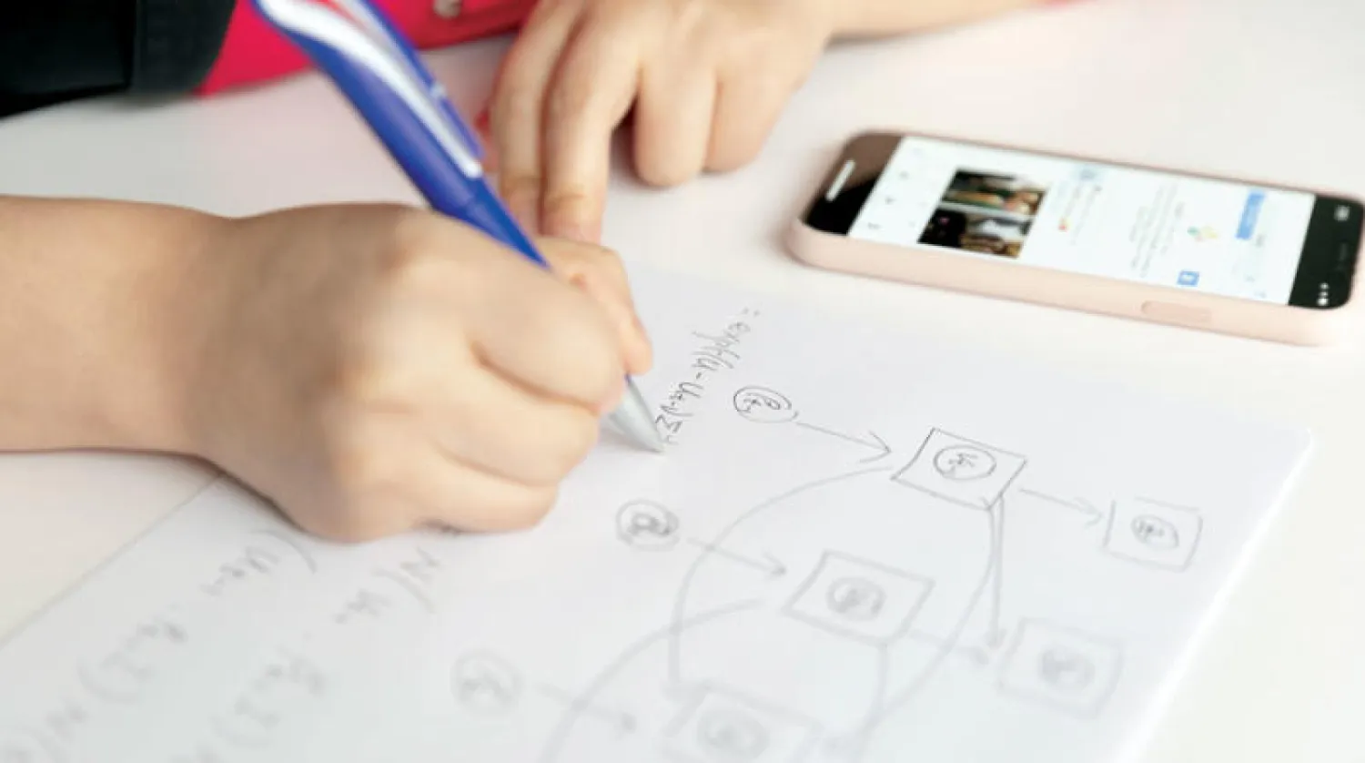 تفصِّل الدكتورة زيانليان تشانغ النظرية وراء نماذجها الحوسبية