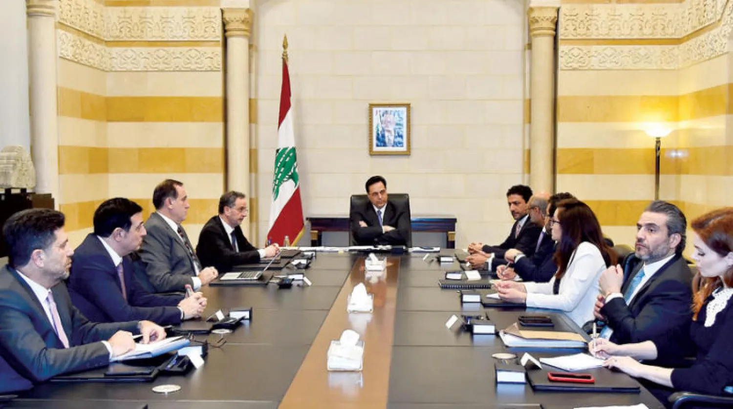 رئيس الحكومة حسان دياب مجتمعاً مع وفد مؤسسة التمويل الدولية (دالاتي ونهرا)