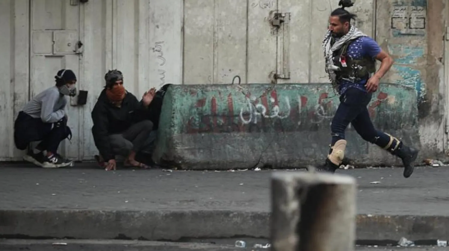 Bağdat’taki hükümet karşıtı protestocular (AP)