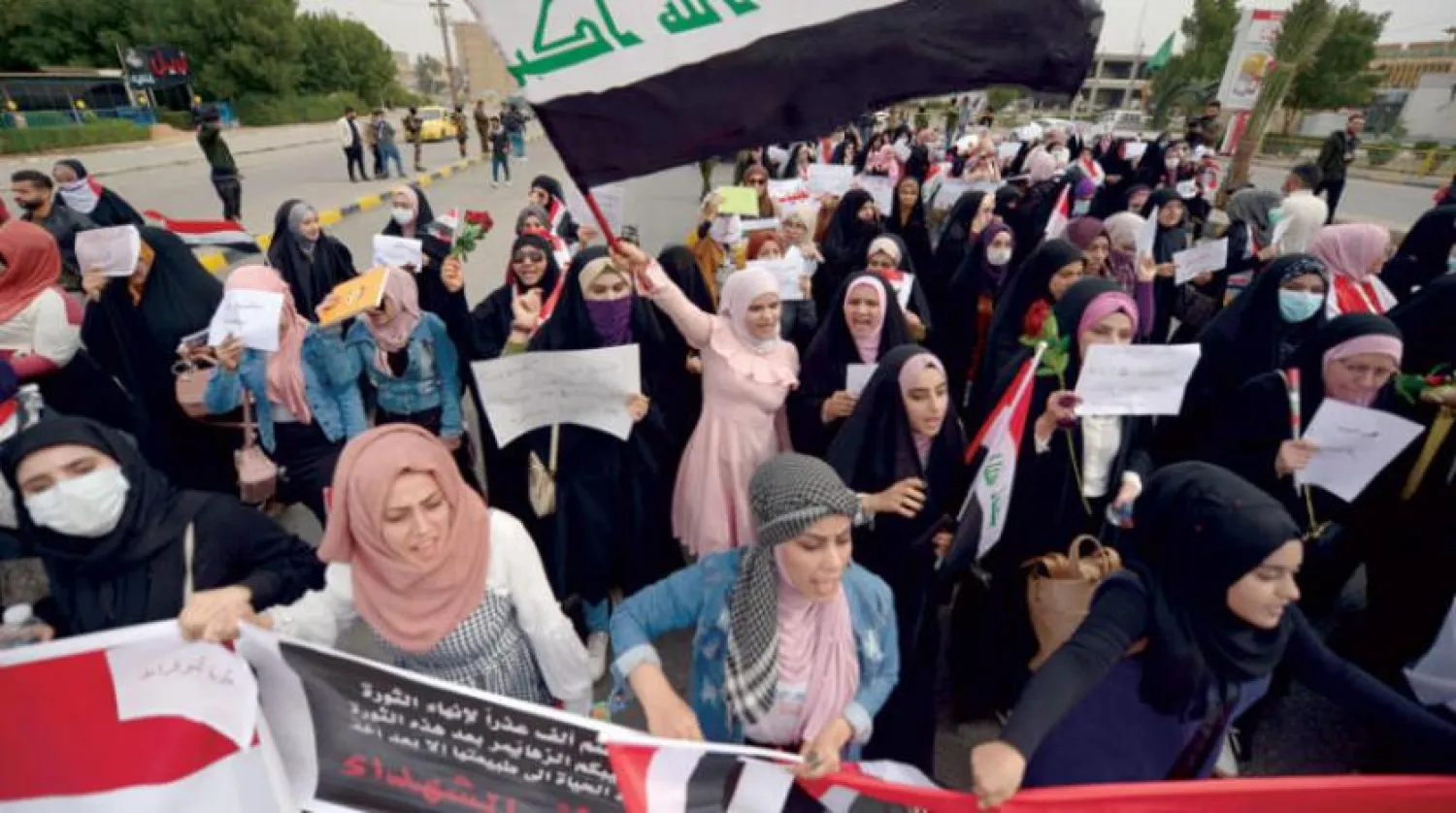 Kadınların Necef’te düzenlediği bir protesto gösterisi (AFP)