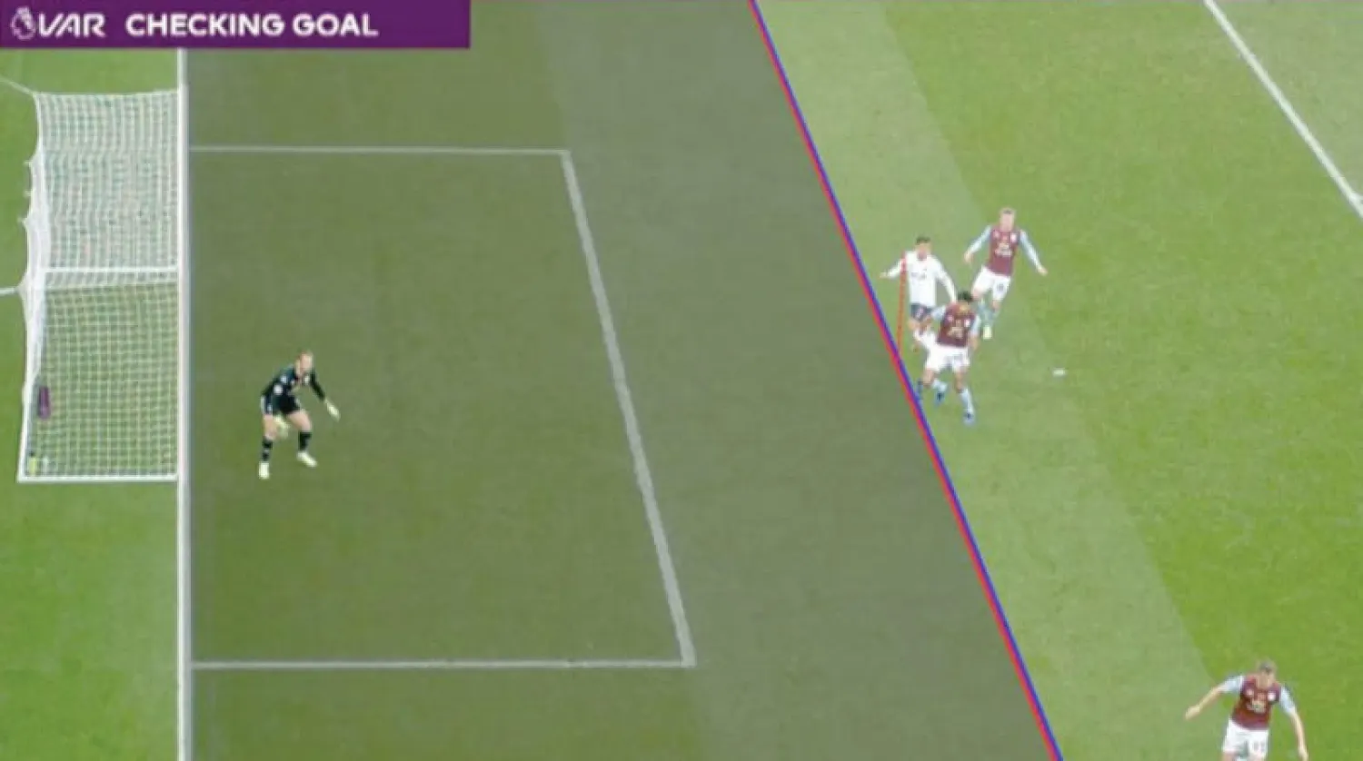 فيرمينو مهاجم ليفربول سقط في التسلل لأن ذراعه امتدت لخلف مدافع وستهام!