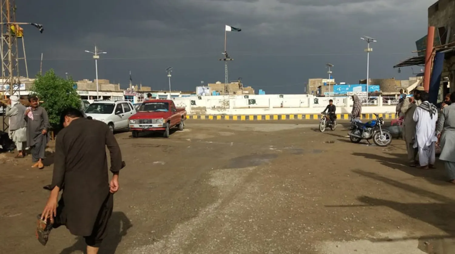 Pakistan, korona virüsü nedeniyle İran sınırını kapattı