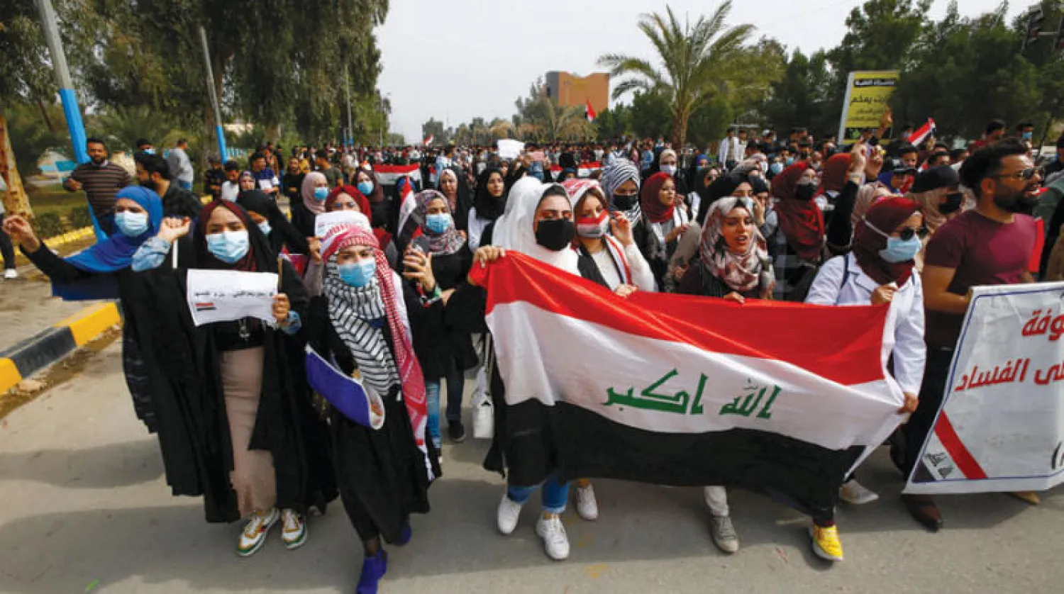 مظاهرة ضد الطبقة السياسية في النجف أمس (رويترز)