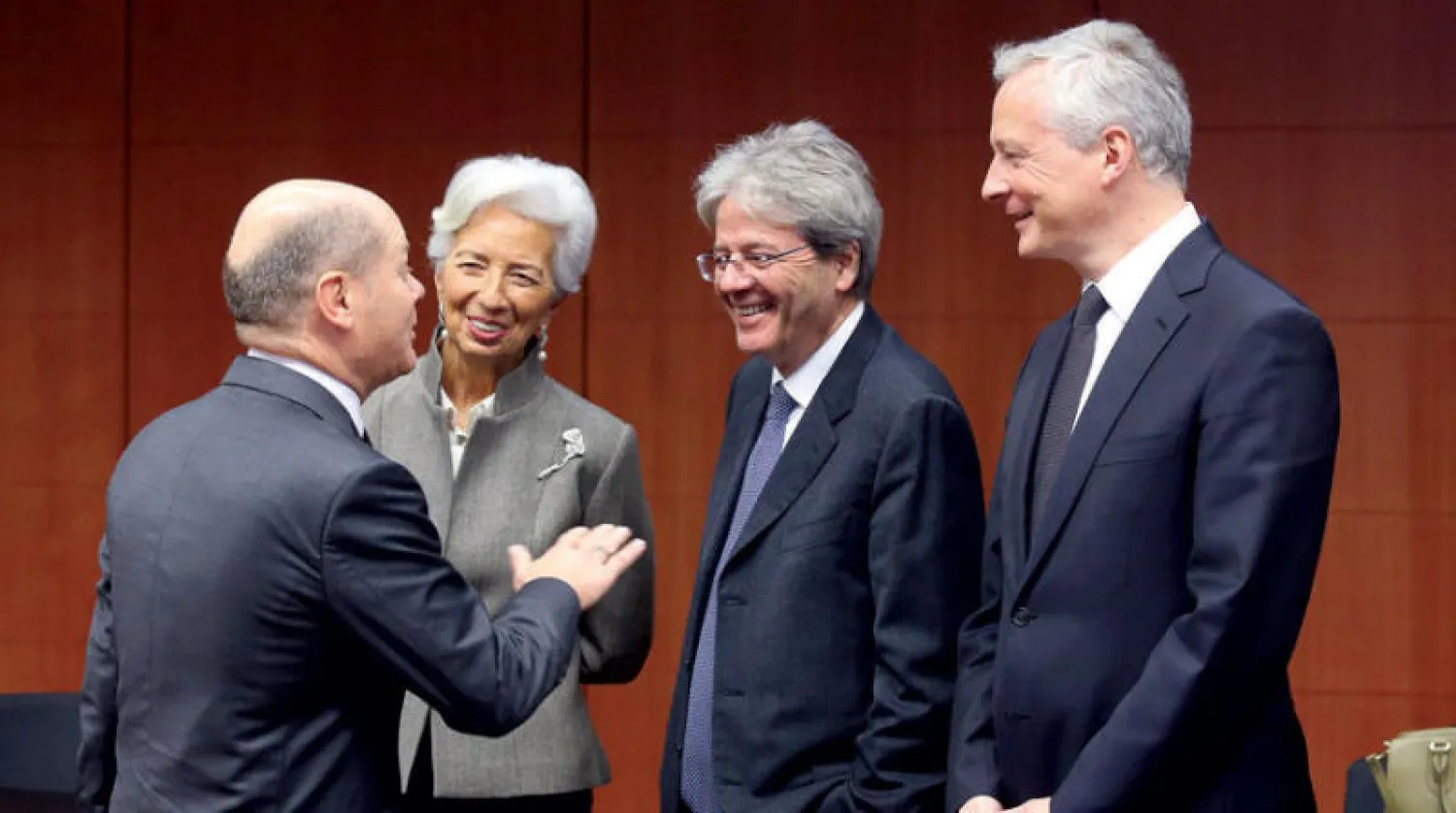 رغم ابتسامات المسؤولين فإن الخلافات الواسعة تظهر جلية حول ميزانية الاتحاد الأوروبي (أ.ف.ب)