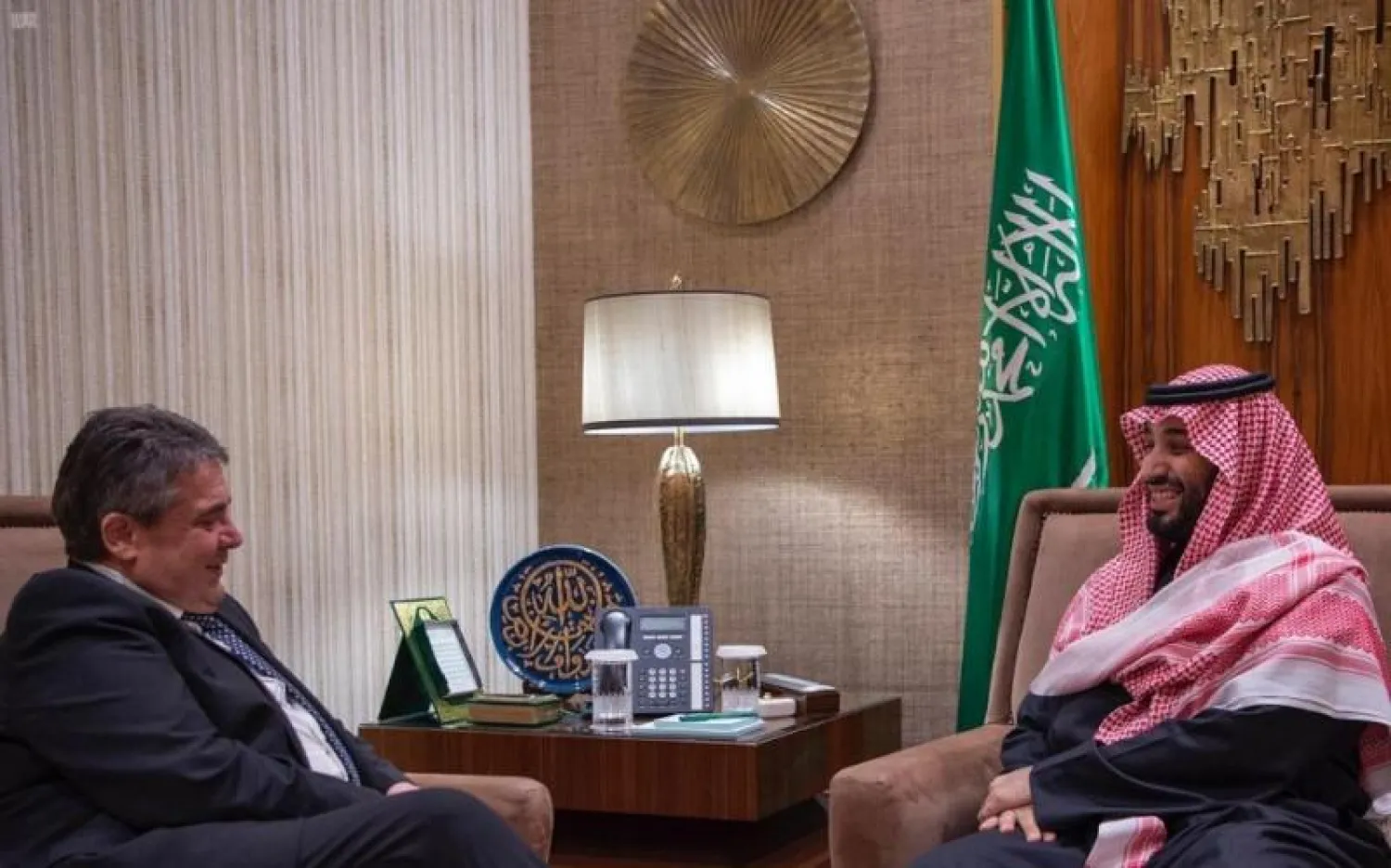 الأمير محمد بن سلمان خلال لقاءه وزير الخارجية الألماني السابق (واس)