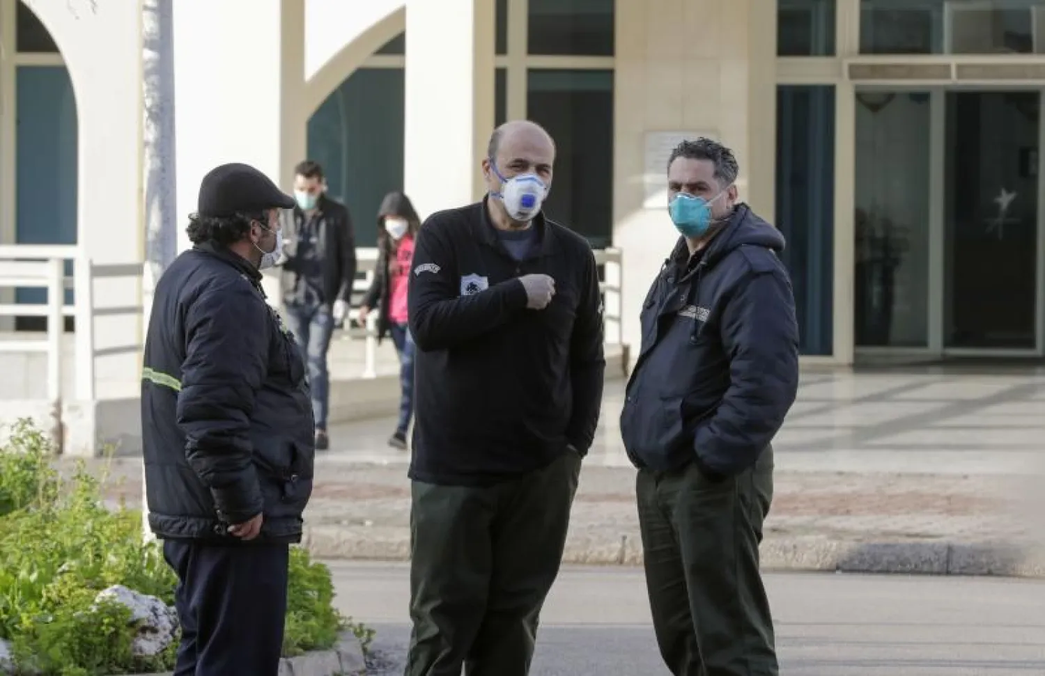 مستشفى رفيق الحريري الجامعي في بيروت حيث تتابَع الحالات المتعلقة بفيروس كورونا المستجد (أرشيف – أ.ف.ب)