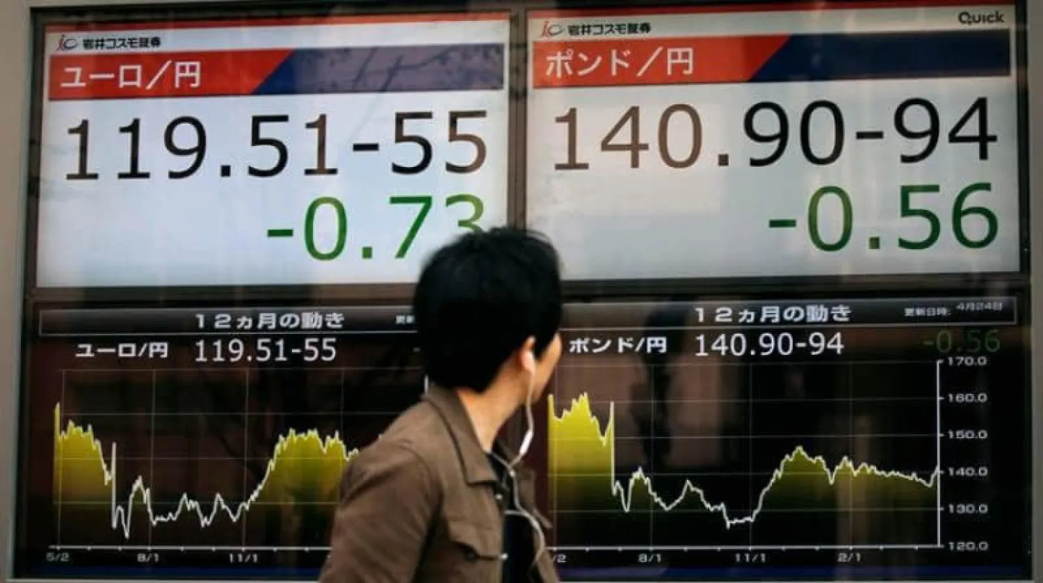 هروب من الأسهم الآسيوية وحذر يطال «أسواق الغرب»