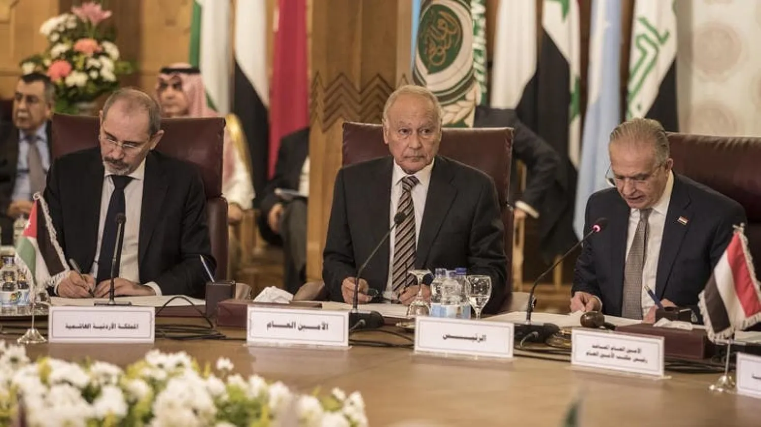 Secretary-General of the Arab League Ahmed Aboul Gheit (C), Iraqi Foreign Minister Mohamed al-Hakim (R), and Jordan’s Foreign Minister Ayman Safadi attend an emergency meeting at the Arab League headquarters in the Egyptian capital Cairo. (File photo: AFP)