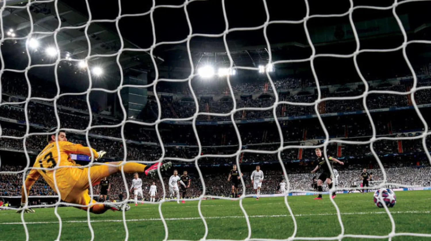 دي بروين يسجل من ركلة الجزاء هدف الفوز لسيتي في مرمى ريال مدريد (إ.ب.أ)