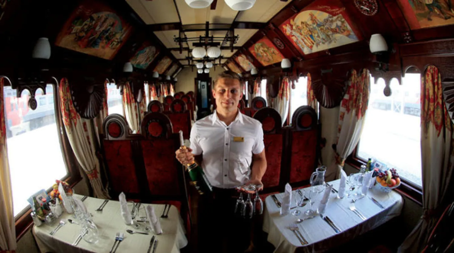 مطعم على متن قطار الذهب القيصري