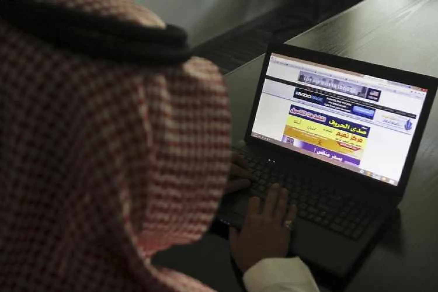 Image used for illustrative purposes. A Saudi man explores a website on his laptop in Riyadh on February 11, 2014. REUTERS/Faisal Al Nasser
