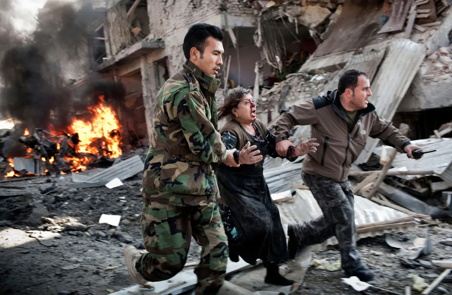 تفجير انتحاري قرب فندق في كابول في ديسمبر (كانون الأول) 2009، أسفر عن مقتل ثمانية أشخاص وإصابة العشرات